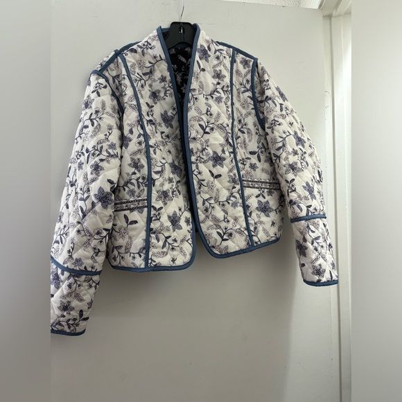 NWOT REVERSIBLE FLORAL QUILTED JACKET - Picture 9 of 9